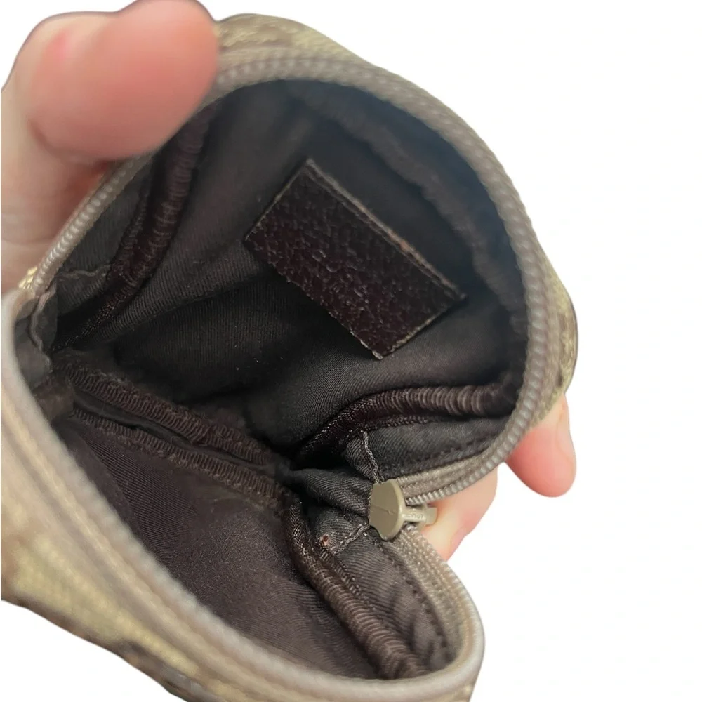 Gucci Beige Monogram Pouch - Picture 3 of 10